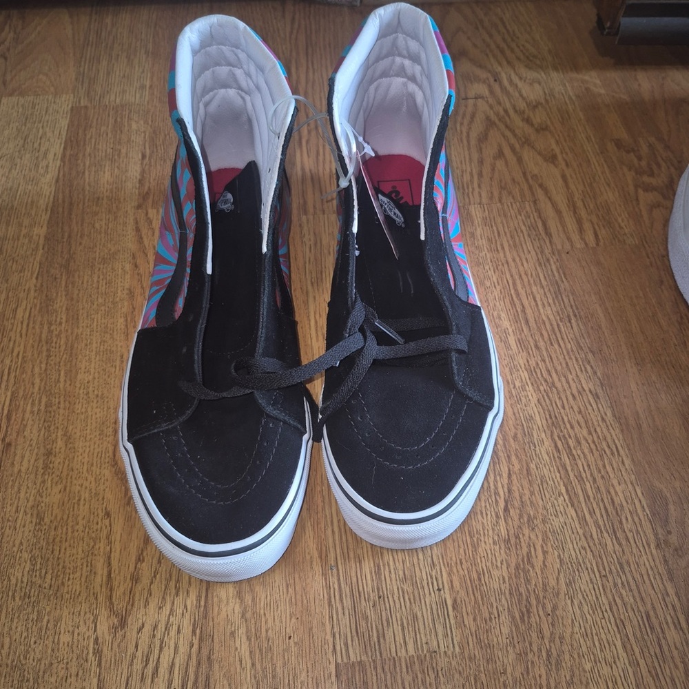 Stylish VANS skater shoes